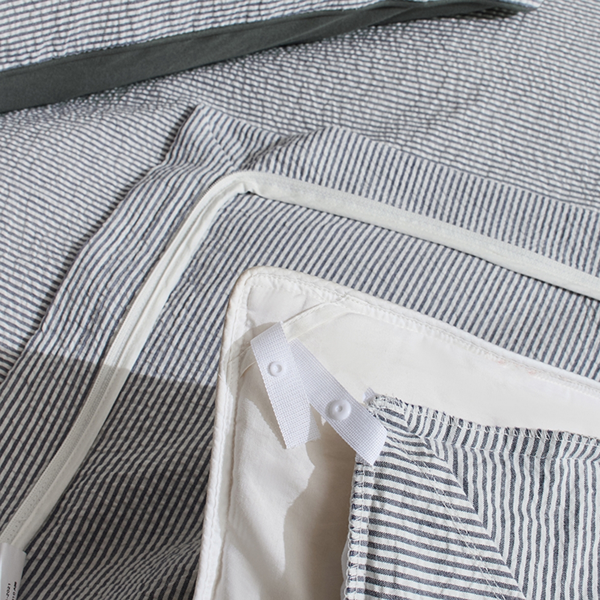 91家纺网 家纺一手货源 找家纺 LADYCOCO可可家居 2025新款三开口针织+梭织 夹棉四件套 优易套/U易套 三开口被套，唯一专利发明单位，全球专利布局 泡泡纱 条纹灰色