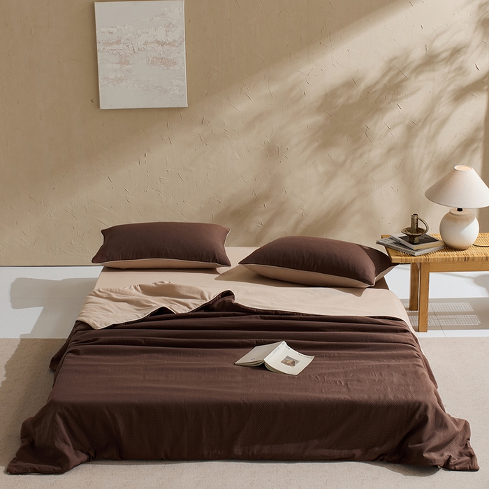 91家纺网 家纺一手货源 找家纺 LADYCOCO可可家居 2025新款三开口针织+梭织 夹棉四件套 优易套/U易套 三开口被套，唯一专利发明单位，全球专利布局 双层纱 印花咖色