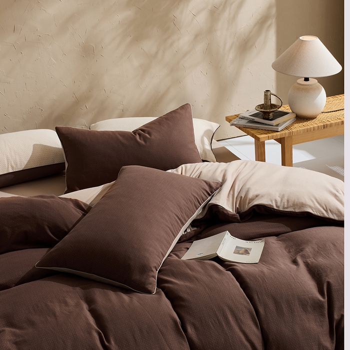 91家纺网 家纺一手货源 找家纺 LADYCOCO可可家居 2025新款三开口针织+梭织 夹棉四件套 优易套/U易套 三开口被套，唯一专利发明单位，全球专利布局 双层纱 印花咖色