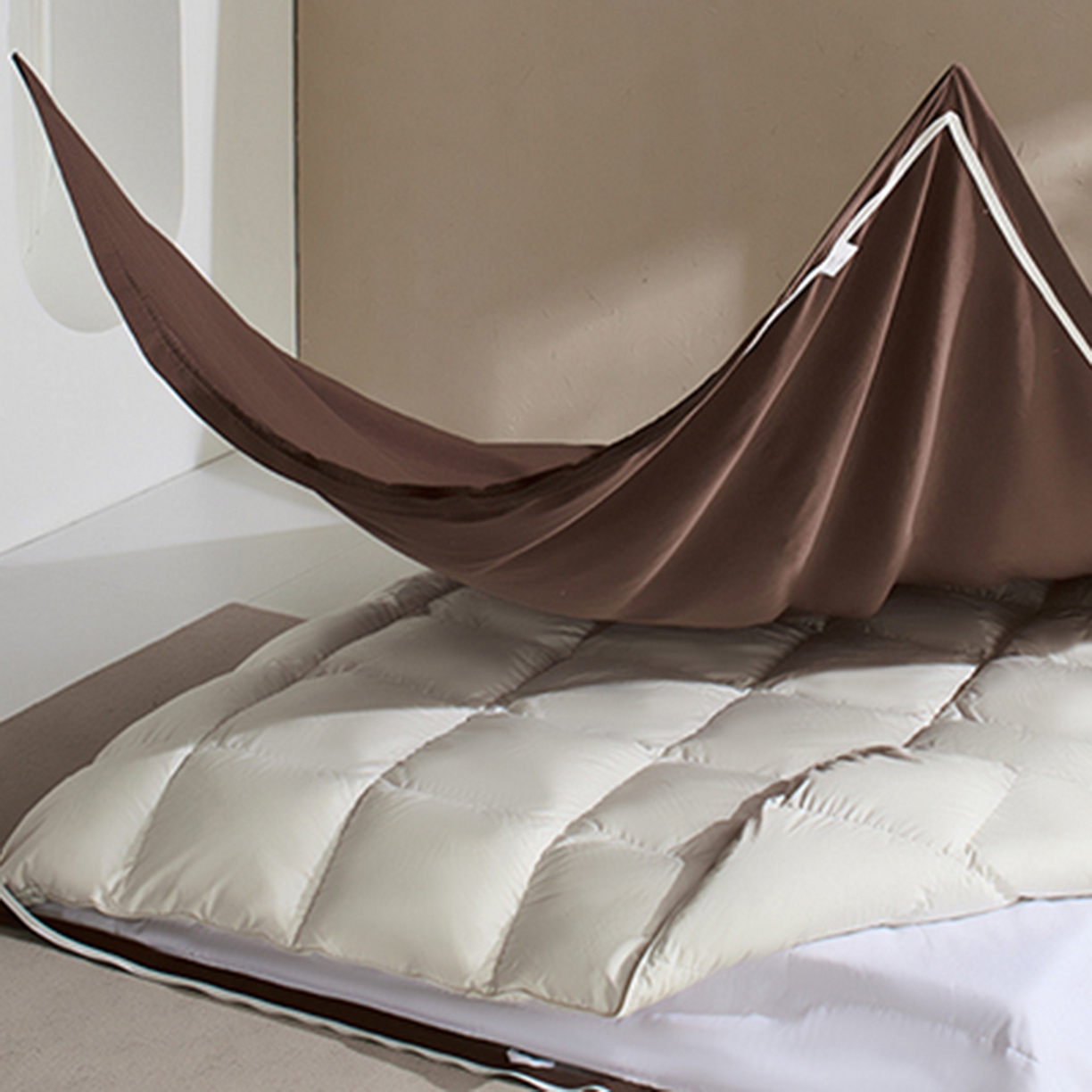 91家纺网 家纺一手货源 找家纺 LADYCOCO可可家居 2025新款三开口针织+梭织 夹棉四件套 优易套/U易套 三开口被套，唯一专利发明单位，全球专利布局 双层纱 印花咖色