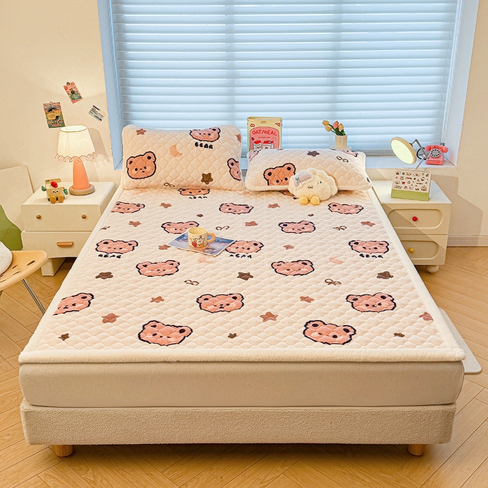91家纺网 家纺一手货源 找家纺 喜居 2025新款高克重印花牛奶绒夹棉床褥床垫子褥子床护垫 小熊宝