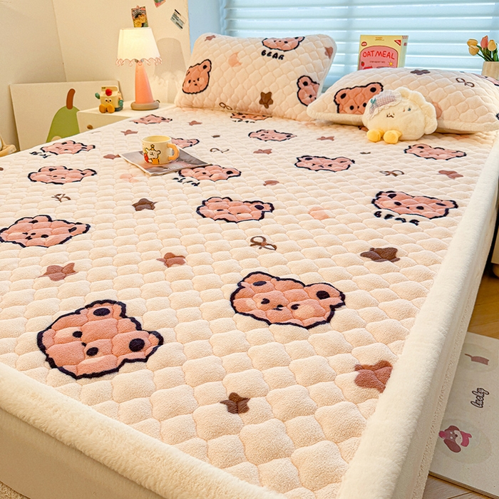 91家纺网 家纺一手货源 找家纺 喜居 2025新款高克重印花牛奶绒夹棉床褥床垫子褥子床护垫 小熊宝