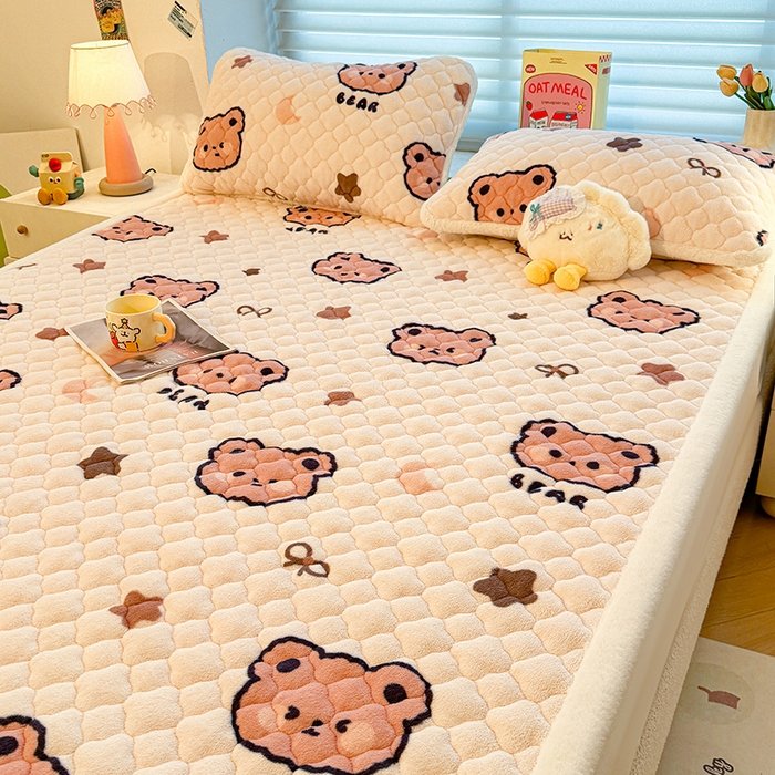 91家纺网 家纺一手货源 找家纺 喜居 2025新款高克重印花牛奶绒夹棉床褥床垫子褥子床护垫 小熊宝