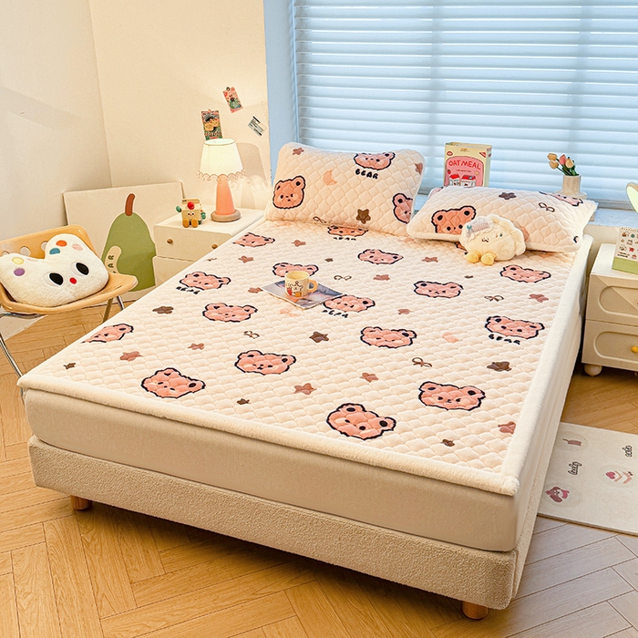 91家纺网 家纺一手货源 找家纺 喜居 2025新款高克重印花牛奶绒夹棉床褥床垫子褥子床护垫 小熊宝
