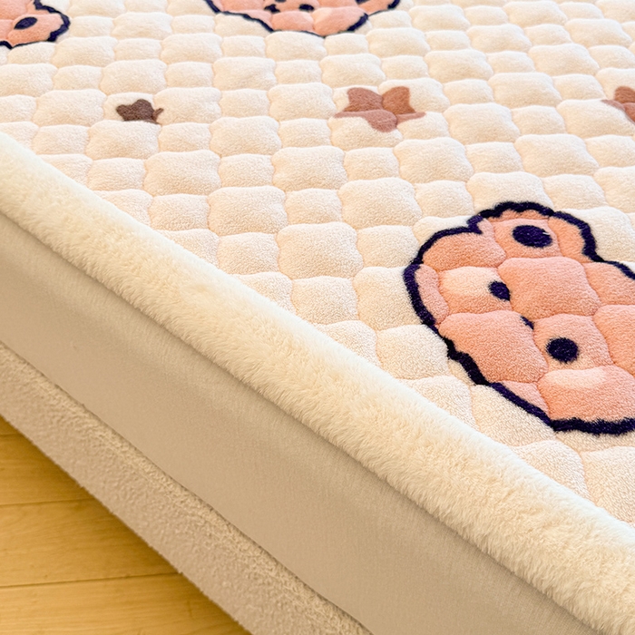 91家纺网 家纺一手货源 找家纺 喜居 2025新款高克重印花牛奶绒夹棉床褥床垫子褥子床护垫 小熊宝