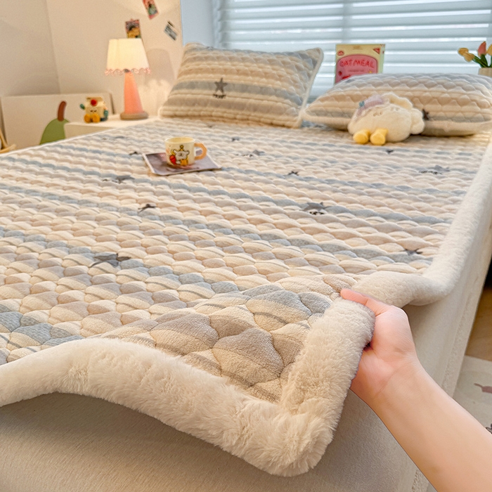 91家纺网 家纺一手货源 找家纺 喜居 2025新款高克重印花牛奶绒夹棉床褥床垫子褥子床护垫 星河