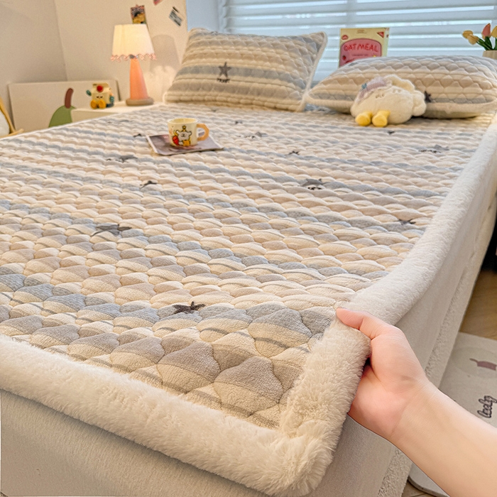 91家纺网 家纺一手货源 找家纺 喜居 2025新款高克重印花牛奶绒夹棉床褥床垫子褥子床护垫 星河