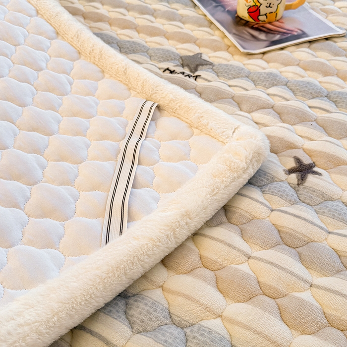 91家纺网 家纺一手货源 找家纺 喜居 2025新款高克重印花牛奶绒夹棉床褥床垫子褥子床护垫 星河