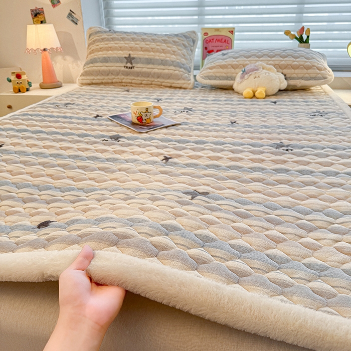 91家纺网 家纺一手货源 找家纺 喜居 2025新款高克重印花牛奶绒夹棉床褥床垫子褥子床护垫 星河