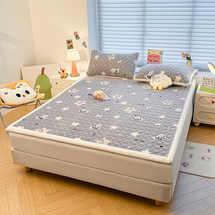 91家纺网 家纺一手货源 找家纺 喜居 2025新款高克重印花牛奶绒夹棉床褥床垫子褥子床护垫 星际小狗