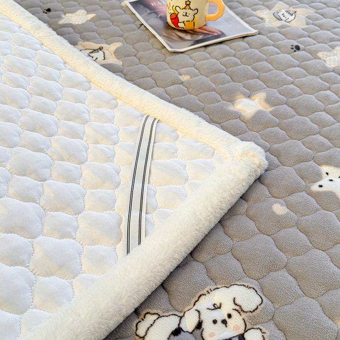 91家纺网 家纺一手货源 找家纺 喜居 2025新款高克重印花牛奶绒夹棉床褥床垫子褥子床护垫 星际小狗