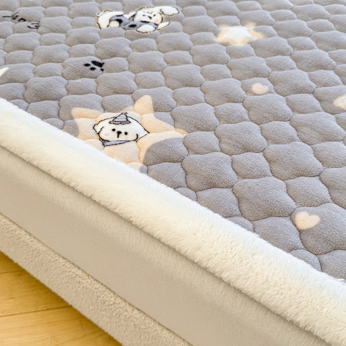 91家纺网 家纺一手货源 找家纺 喜居 2025新款高克重印花牛奶绒夹棉床褥床垫子褥子床护垫 星际小狗