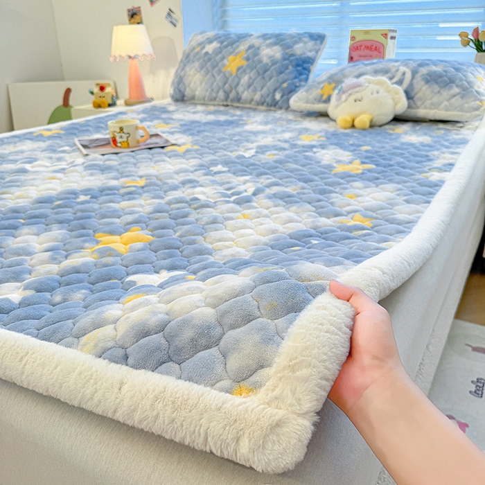 91家纺网 家纺一手货源 找家纺 喜居 2025新款高克重印花牛奶绒夹棉床褥床垫子褥子床护垫 星空