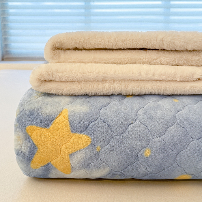 91家纺网 家纺一手货源 找家纺 喜居 2025新款高克重印花牛奶绒夹棉床褥床垫子褥子床护垫 星空