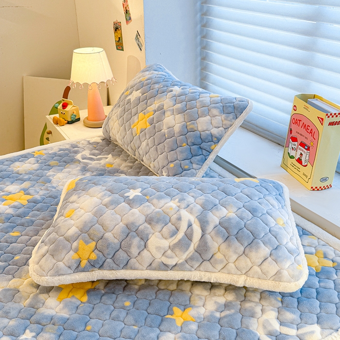 91家纺网 家纺一手货源 找家纺 喜居 2025新款高克重印花牛奶绒夹棉床褥床垫子褥子床护垫 星空