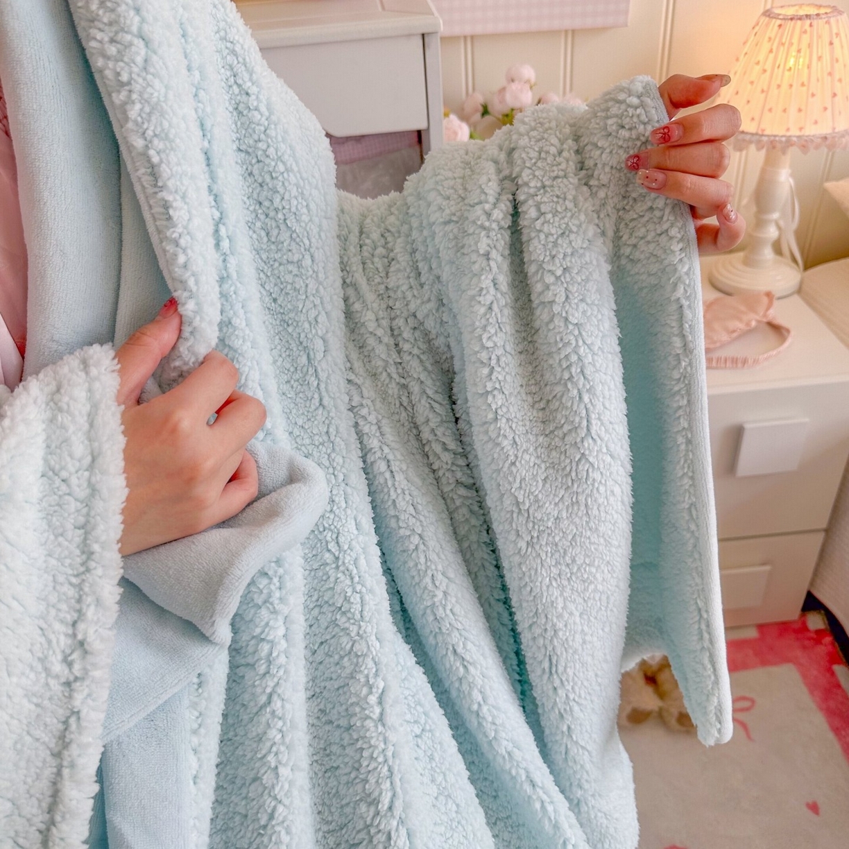 91家纺网 家纺一手货源 找家纺 顾里家纺 2025新款韩系糯叽叽纯色羊羔绒毯毛毯毯子 冰椰蓝
