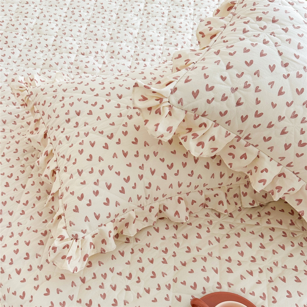 91家纺网 家纺一手货源 找家纺 十个点家纺 2025新款加厚磨毛木棉床裙三件套-绫罗系列 心相印