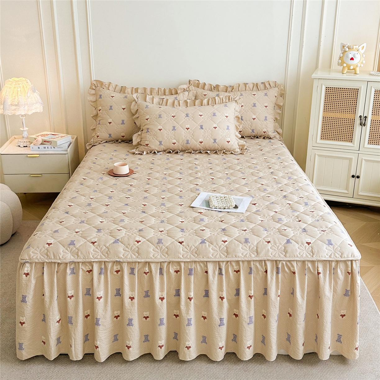 91家纺网 家纺一手货源 找家纺 十个点家纺 2025新款加厚磨毛木棉床裙三件套-绫罗系列 贝贝熊