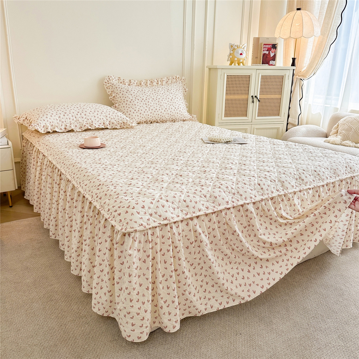 91家纺网 家纺一手货源 找家纺 十个点家纺 2025新款加厚磨毛木棉床裙三件套-绫罗系列 心相印