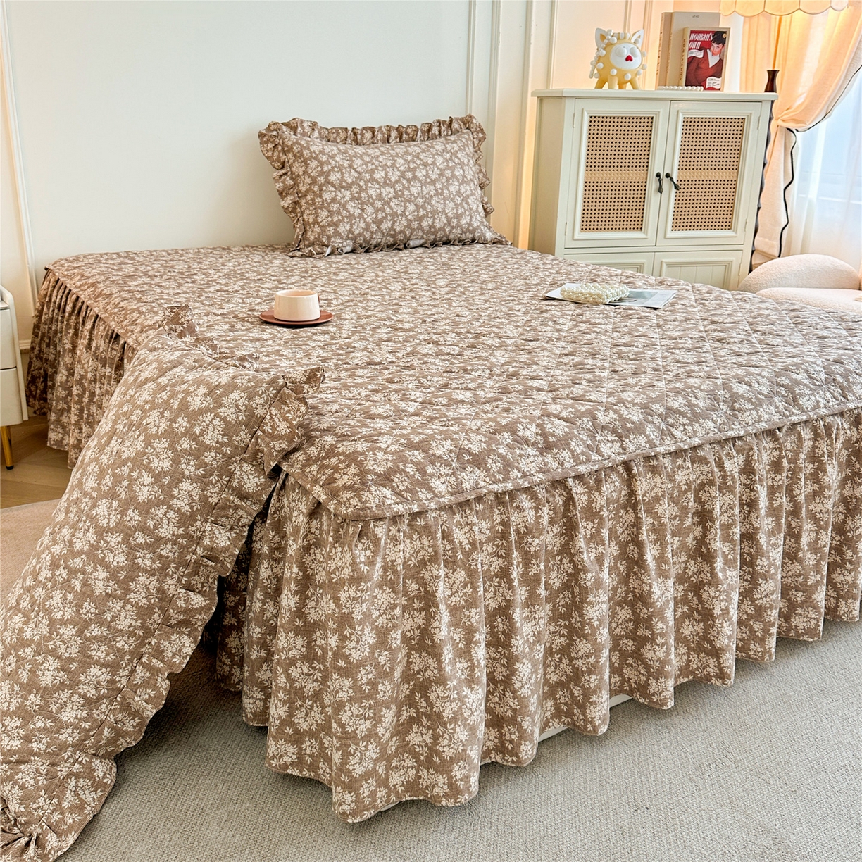 91家纺网 家纺一手货源 找家纺 十个点家纺 2025新款加厚磨毛木棉床裙三件套-绫罗系列 山茶花