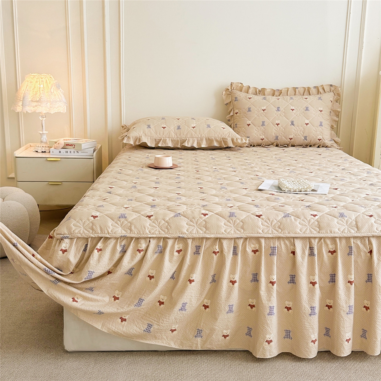 91家纺网 家纺一手货源 找家纺 十个点家纺 2025新款加厚磨毛木棉床裙三件套-绫罗系列 贝贝熊