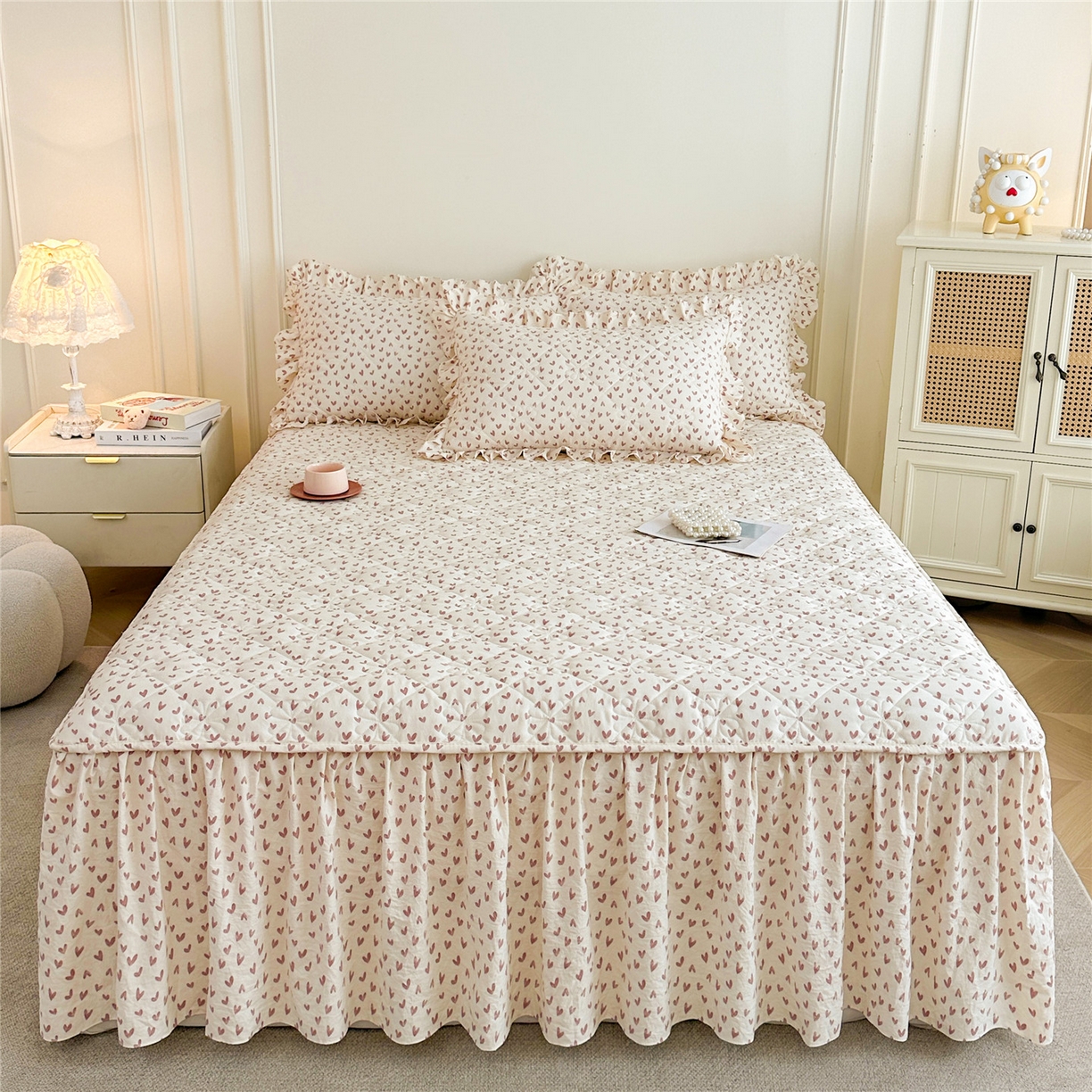 91家纺网 家纺一手货源 找家纺 十个点家纺 2025新款加厚磨毛木棉床裙三件套-绫罗系列 心相印