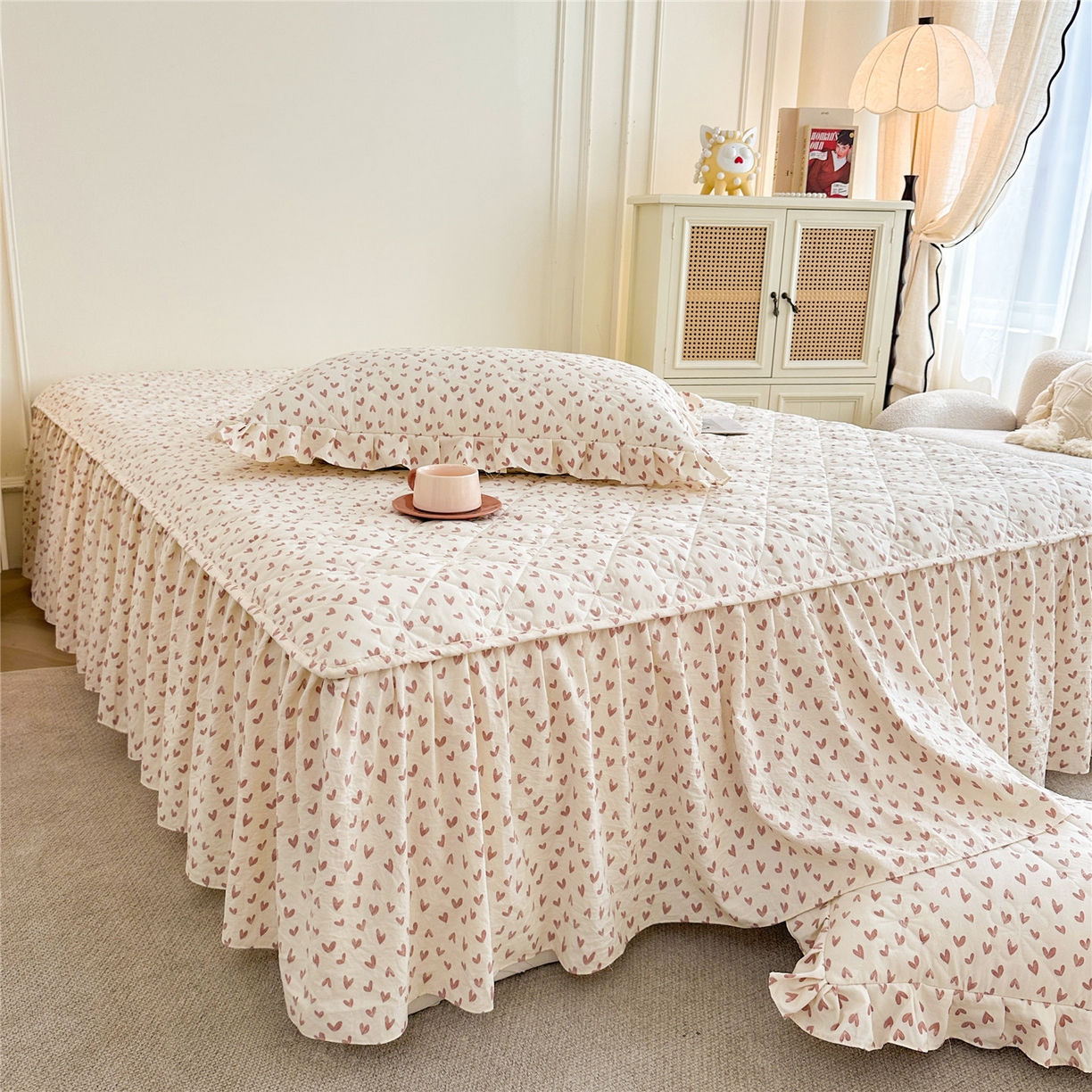 91家纺网 家纺一手货源 找家纺 十个点家纺 2025新款加厚磨毛木棉床裙三件套-绫罗系列 心相印