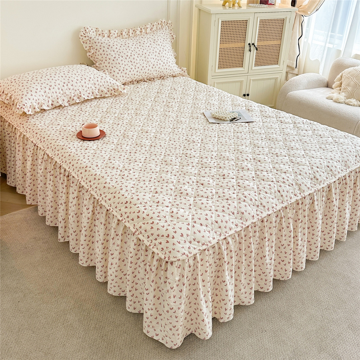 91家纺网 家纺一手货源 找家纺 十个点家纺 2025新款加厚磨毛木棉床裙三件套-绫罗系列 心相印