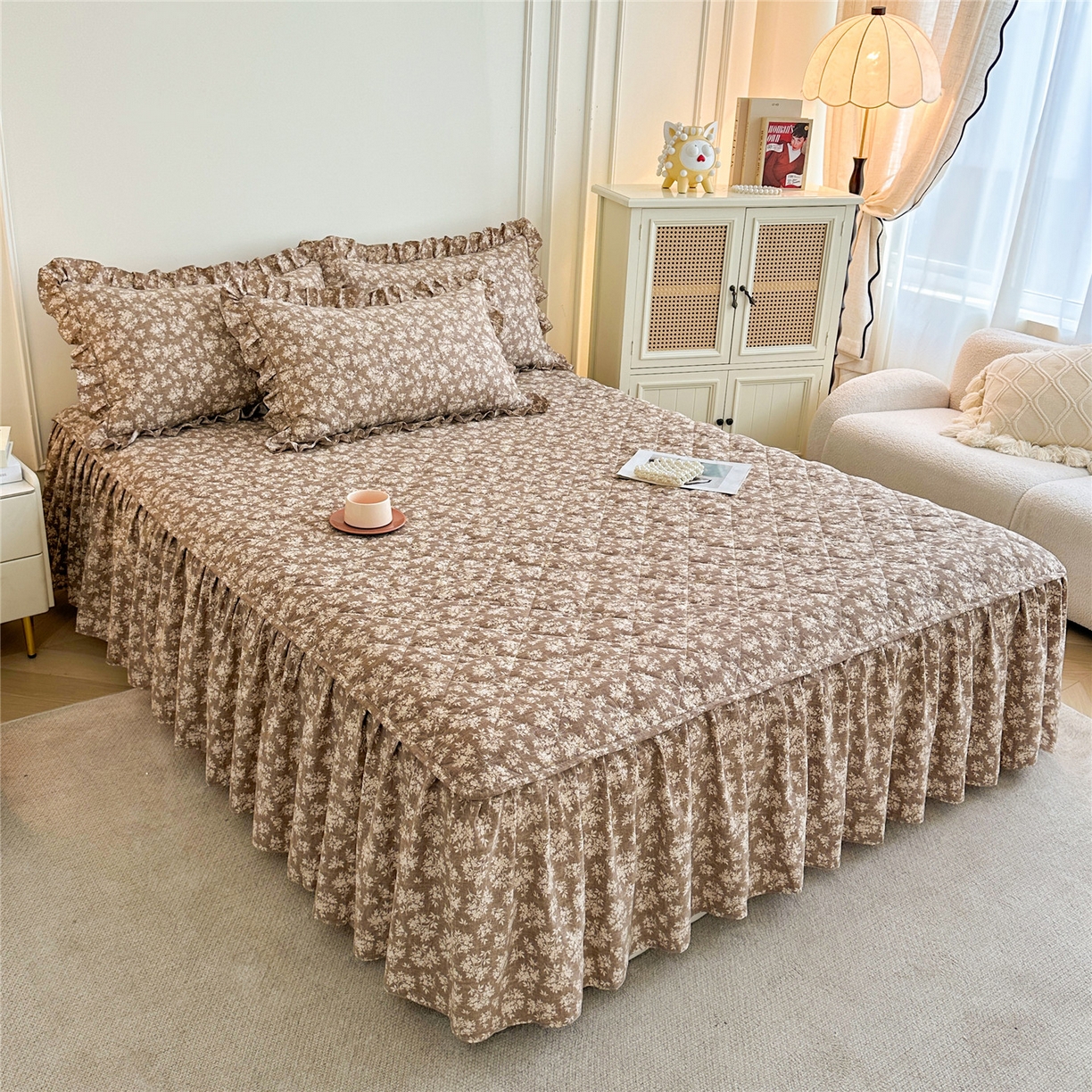 91家纺网 家纺一手货源 找家纺 十个点家纺 2025新款加厚磨毛木棉床裙三件套-绫罗系列 山茶花