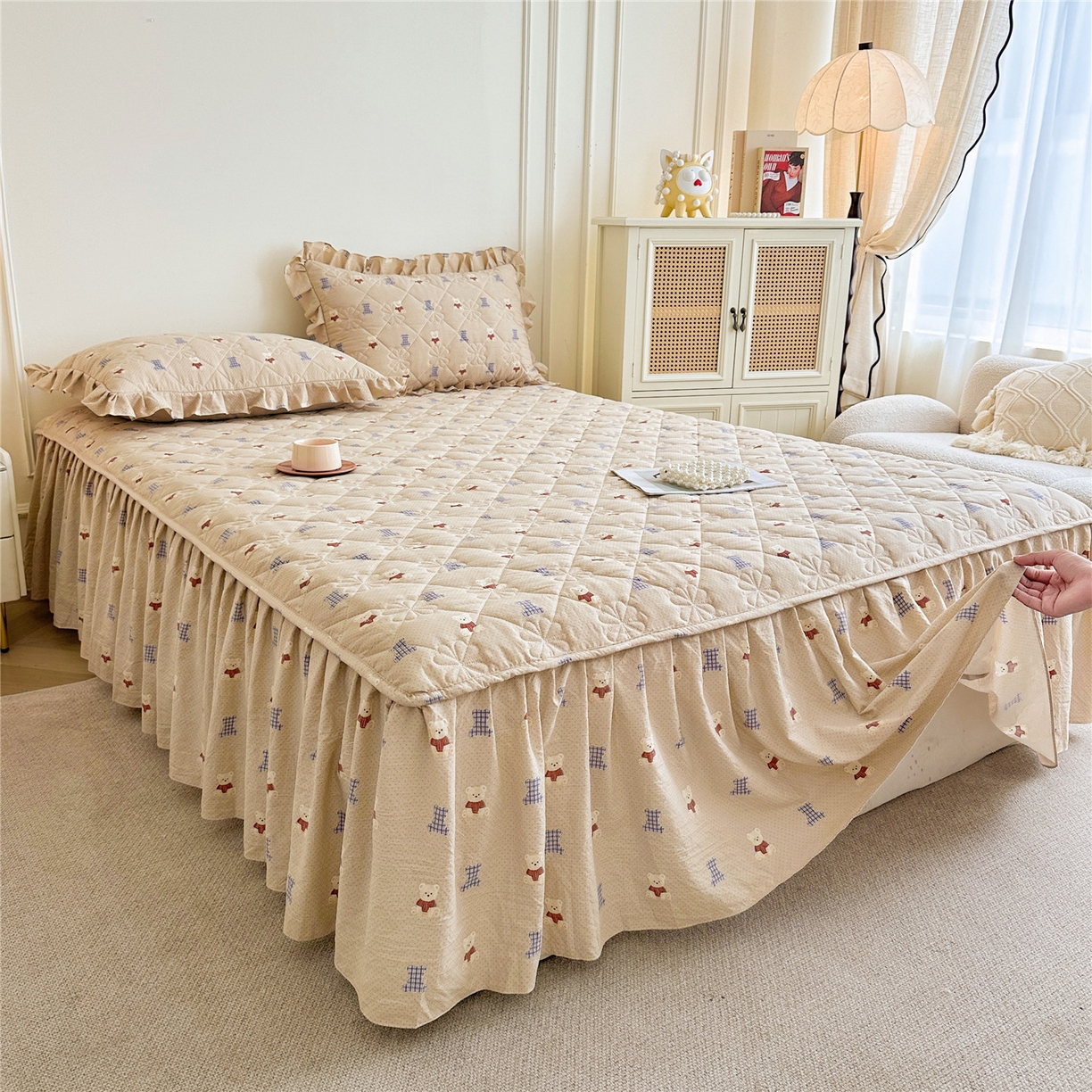 91家纺网 家纺一手货源 找家纺 十个点家纺 2025新款加厚磨毛木棉床裙三件套-绫罗系列 贝贝熊