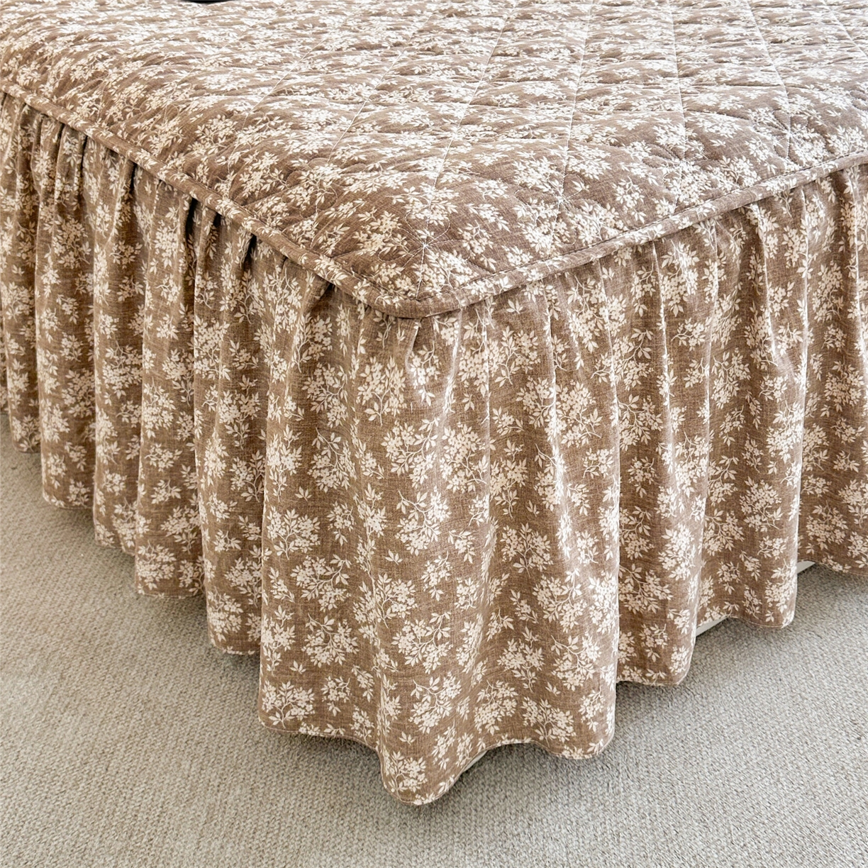 91家纺网 家纺一手货源 找家纺 十个点家纺 2025新款加厚磨毛木棉床裙三件套-绫罗系列 山茶花