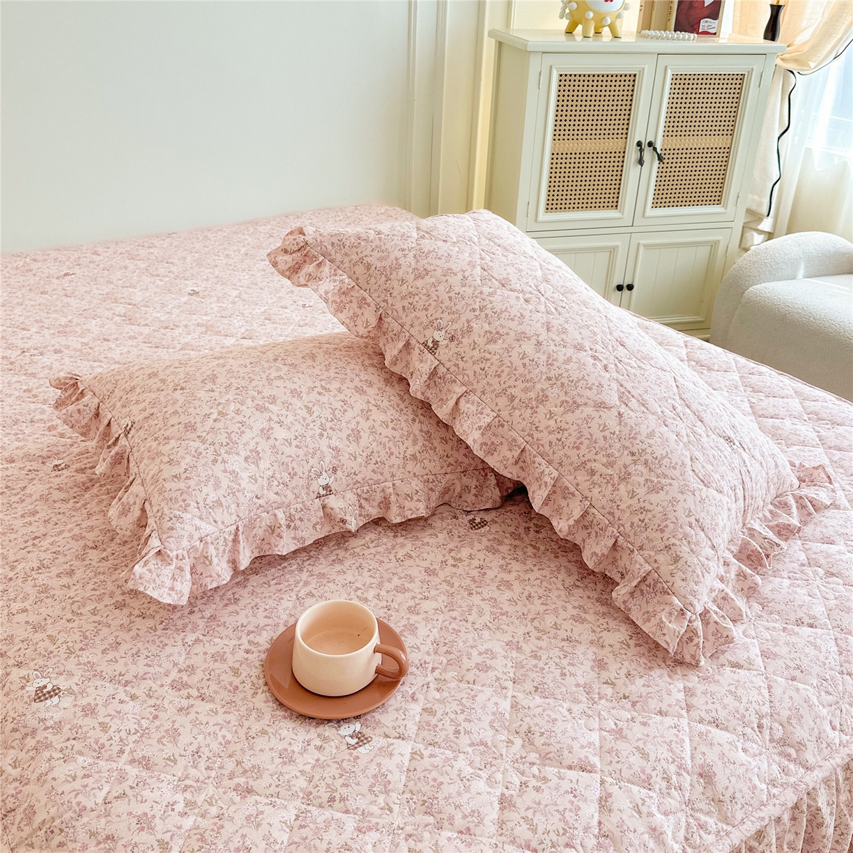 91家纺网 家纺一手货源 找家纺 十个点家纺 2025新款加厚磨毛木棉床裙三件套-绫罗系列 蝴蝶兔