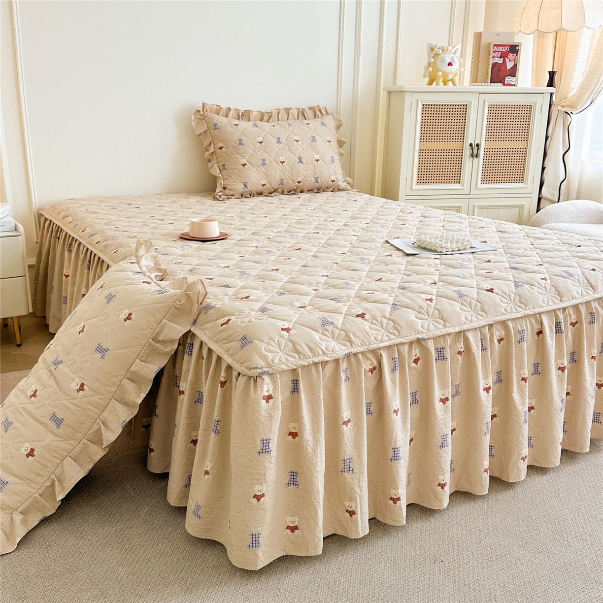 91家纺网 家纺一手货源 找家纺 十个点家纺 2025新款加厚磨毛木棉床裙三件套-绫罗系列 贝贝熊