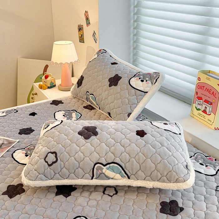 91家纺网 家纺一手货源 找家纺 喜居 2025新款高克重印花牛奶绒夹棉床褥床垫子褥子床护垫 星星雪纳瑞