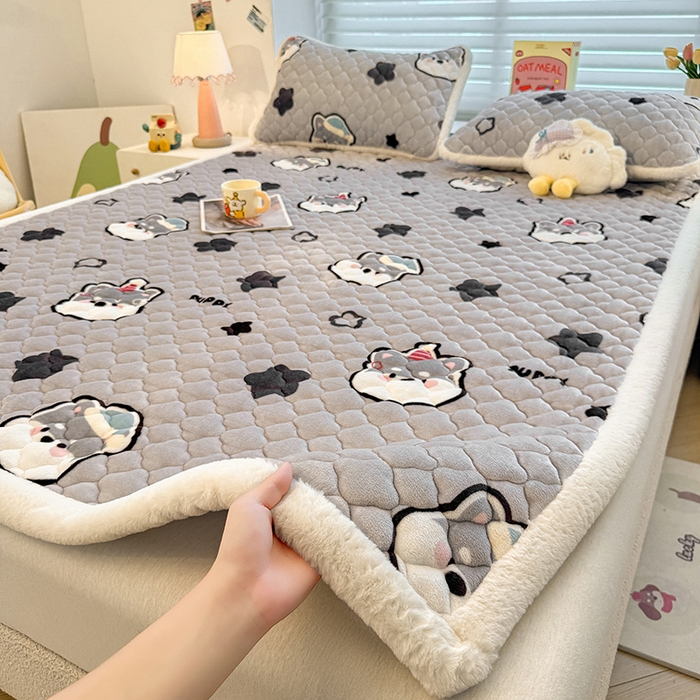 91家纺网 家纺一手货源 找家纺 喜居 2025新款高克重印花牛奶绒夹棉床褥床垫子褥子床护垫 星星雪纳瑞