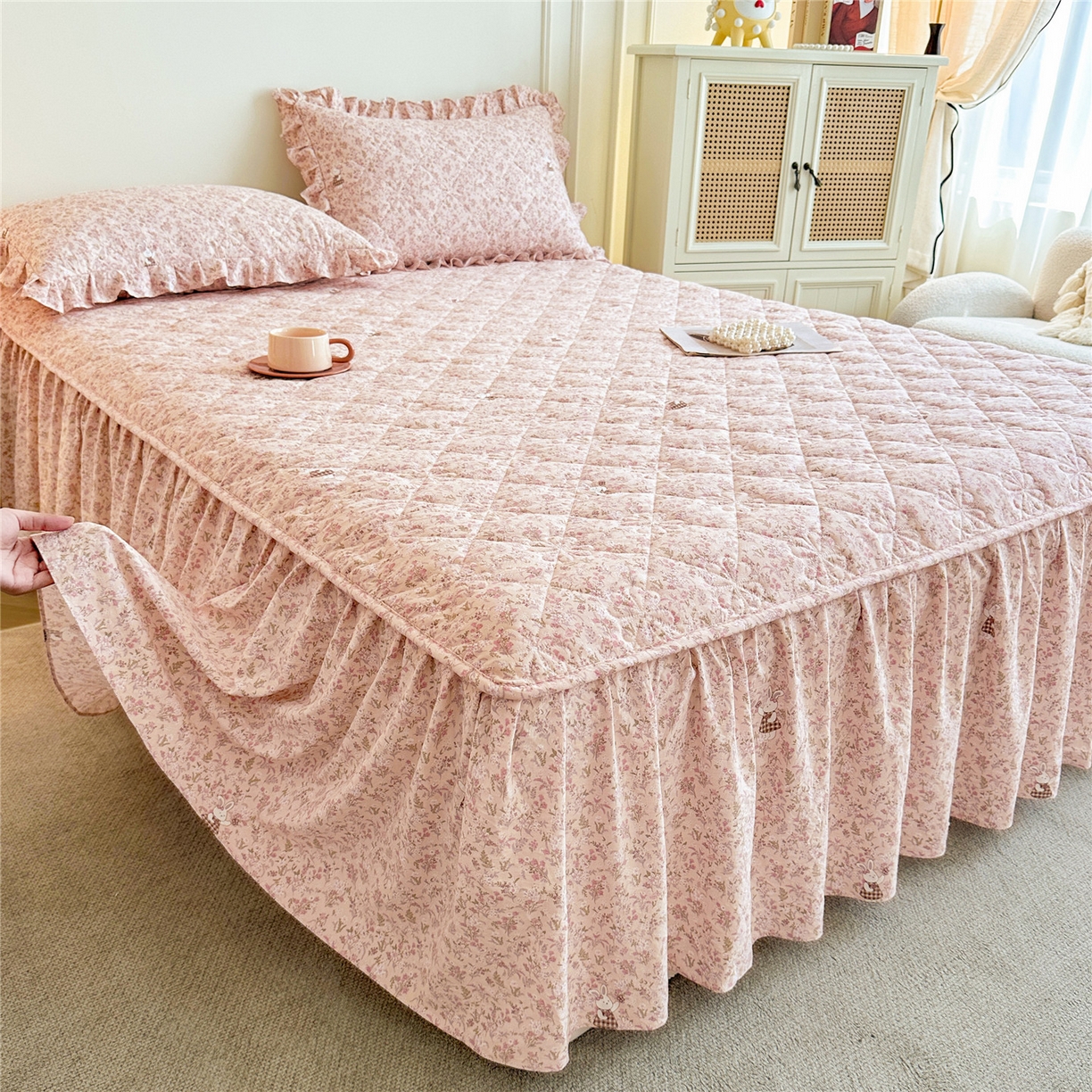 91家纺网 家纺一手货源 找家纺 十个点家纺 2025新款加厚磨毛木棉床裙三件套-绫罗系列 蝴蝶兔