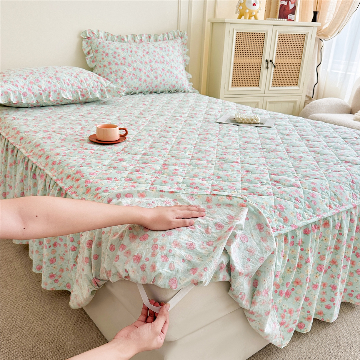 91家纺网 家纺一手货源 找家纺 十个点家纺 2025新款加厚磨毛木棉床裙三件套-绫罗系列 海棠花