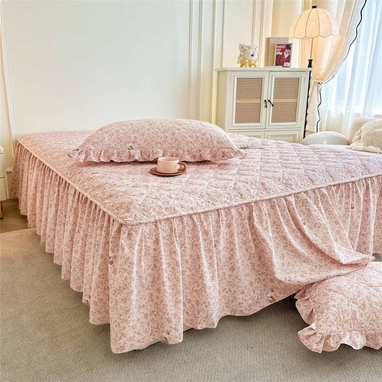 91家纺网 家纺一手货源 找家纺 十个点家纺 2025新款加厚磨毛木棉床裙三件套-绫罗系列 蝴蝶兔