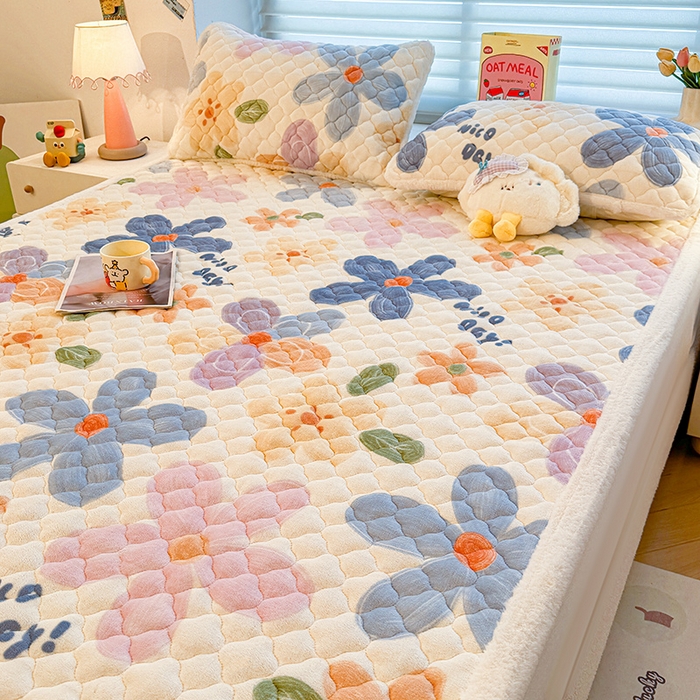 91家纺网 家纺一手货源 找家纺 喜居 2025新款高克重印花牛奶绒夹棉床褥床垫子褥子床护垫 幸福花