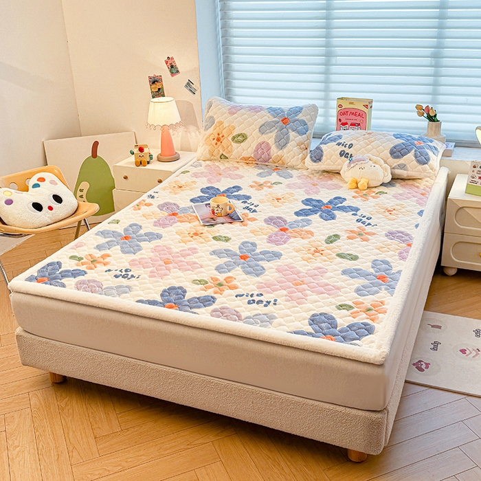 91家纺网 家纺一手货源 找家纺 喜居 2025新款高克重印花牛奶绒夹棉床褥床垫子褥子床护垫 幸福花