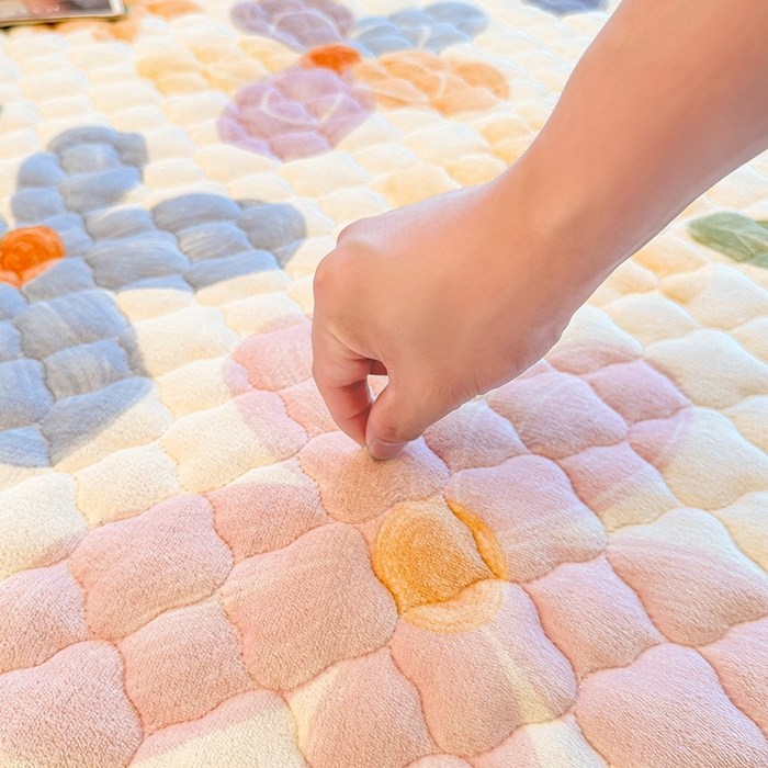 91家纺网 家纺一手货源 找家纺 喜居 2025新款高克重印花牛奶绒夹棉床褥床垫子褥子床护垫 幸福花