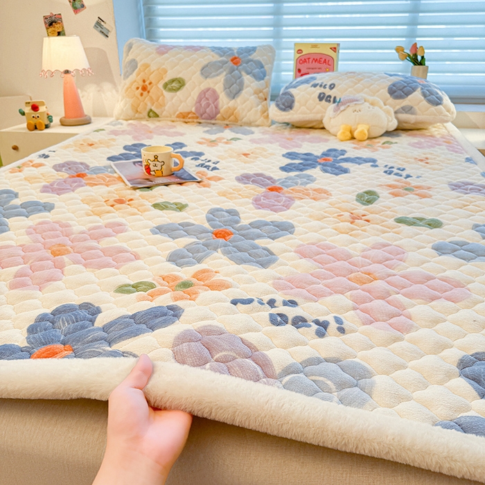 91家纺网 家纺一手货源 找家纺 喜居 2025新款高克重印花牛奶绒夹棉床褥床垫子褥子床护垫 幸福花