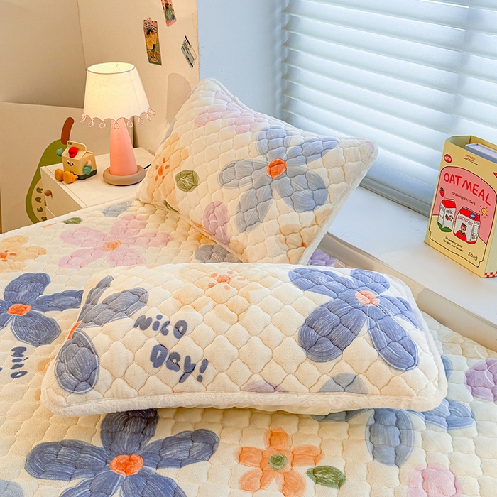 91家纺网 家纺一手货源 找家纺 喜居 2025新款高克重印花牛奶绒夹棉床褥床垫子褥子床护垫 幸福花