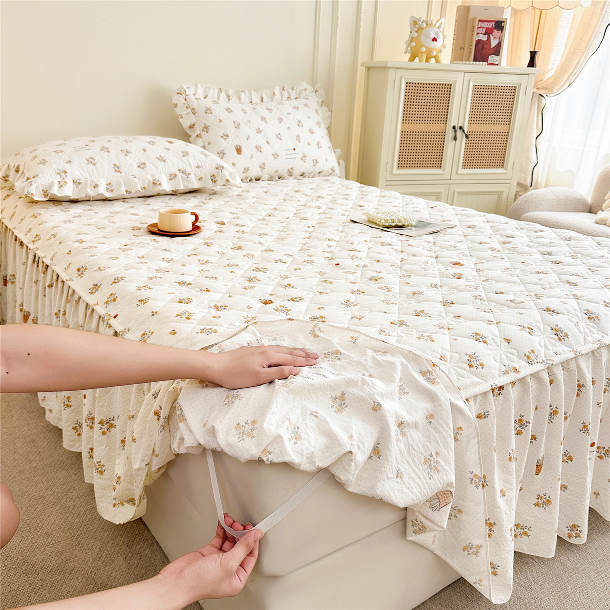 91家纺网 家纺一手货源 找家纺 十个点家纺 2025新款加厚磨毛木棉床裙三件套-绫罗系列 木棉花