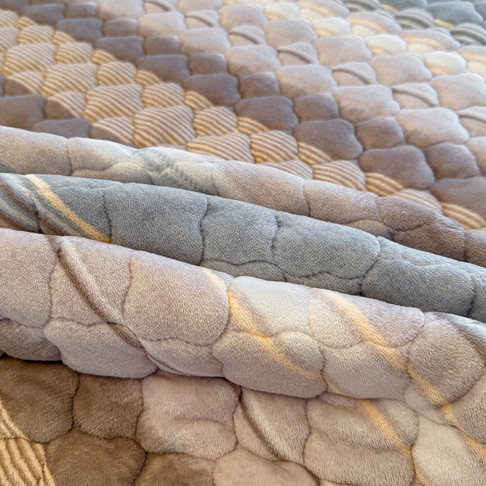 91家纺网 家纺一手货源 找家纺 喜居 2025新款高克重印花牛奶绒夹棉床褥床垫子褥子床护垫 英伦之旅