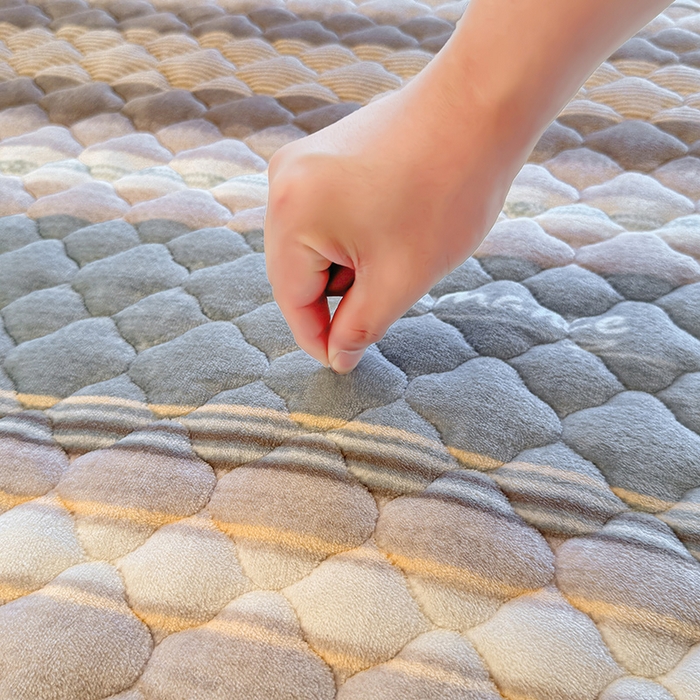 91家纺网 家纺一手货源 找家纺 喜居 2025新款高克重印花牛奶绒夹棉床褥床垫子褥子床护垫 英伦之旅