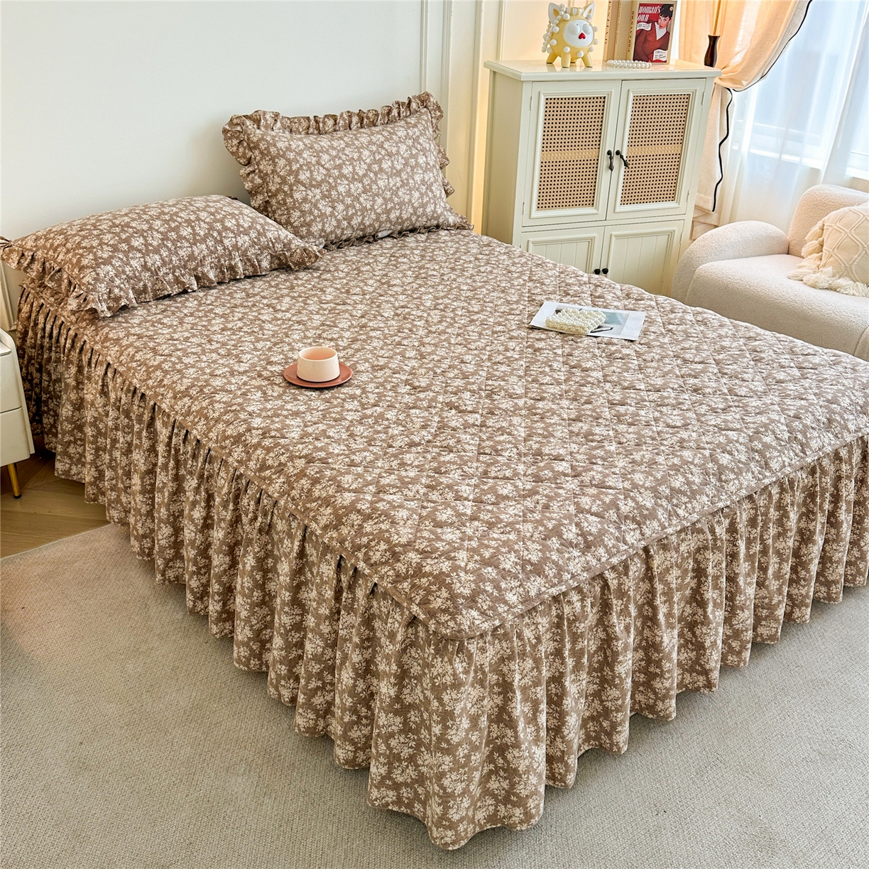 91家纺网 家纺一手货源 找家纺 十个点家纺 2025新款加厚磨毛木棉床裙三件套-绫罗系列 山茶花