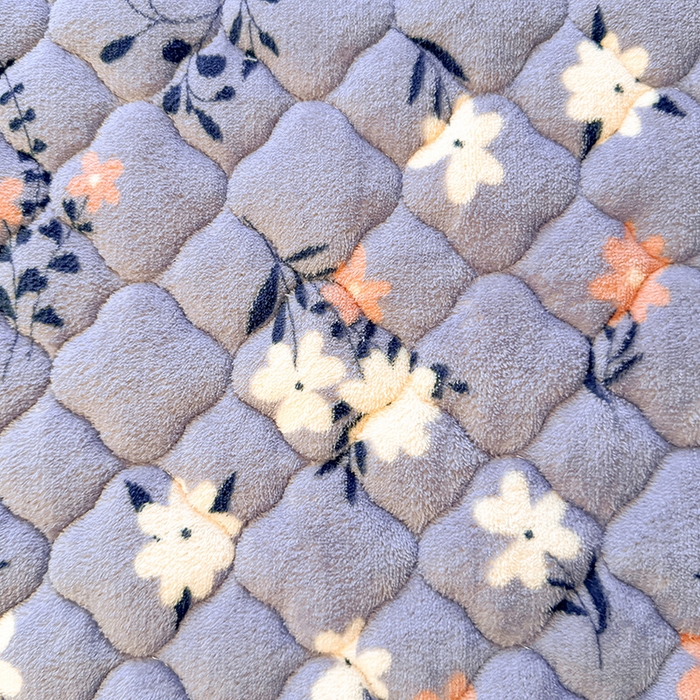 91家纺网 家纺一手货源 找家纺 喜居 2025新款高克重印花牛奶绒夹棉床褥床垫子褥子床护垫 紫色花海