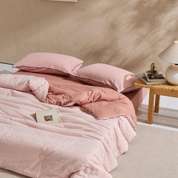 91家纺网 家纺一手货源 找家纺 LADYCOCO可可家居 2025新款针织+梭织被子（春秋被、冬被）被子被芯 泡泡纱被子条纹粉