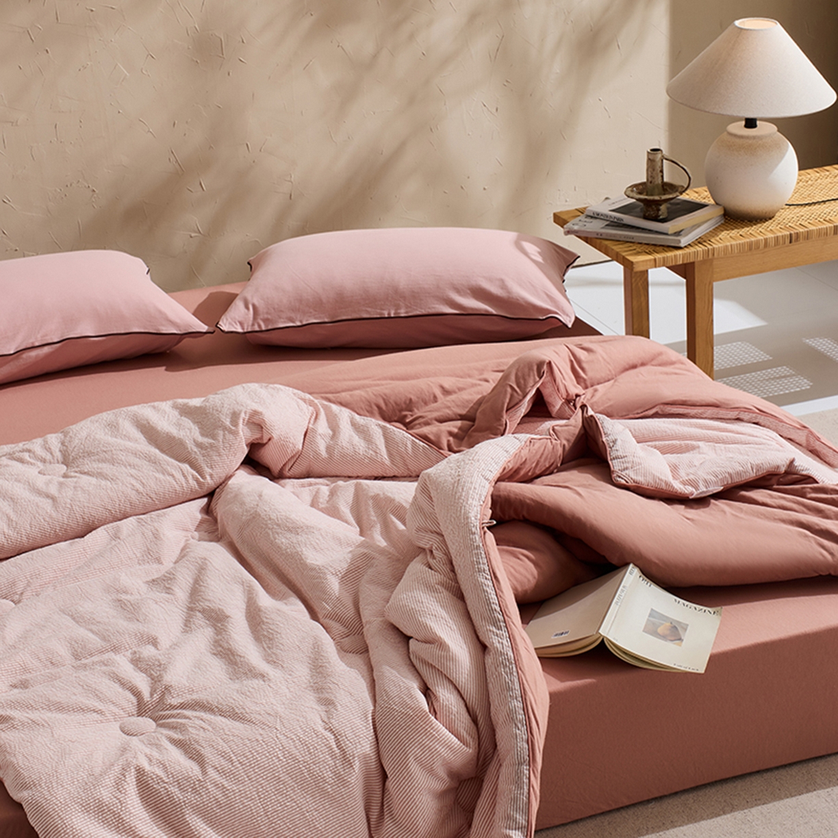 91家纺网 家纺一手货源 找家纺 LADYCOCO可可家居 2025新款针织+梭织被子（春秋被、冬被）被子被芯 泡泡纱被子条纹粉